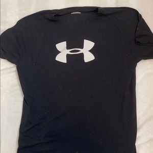 Black underarmour t-shirt